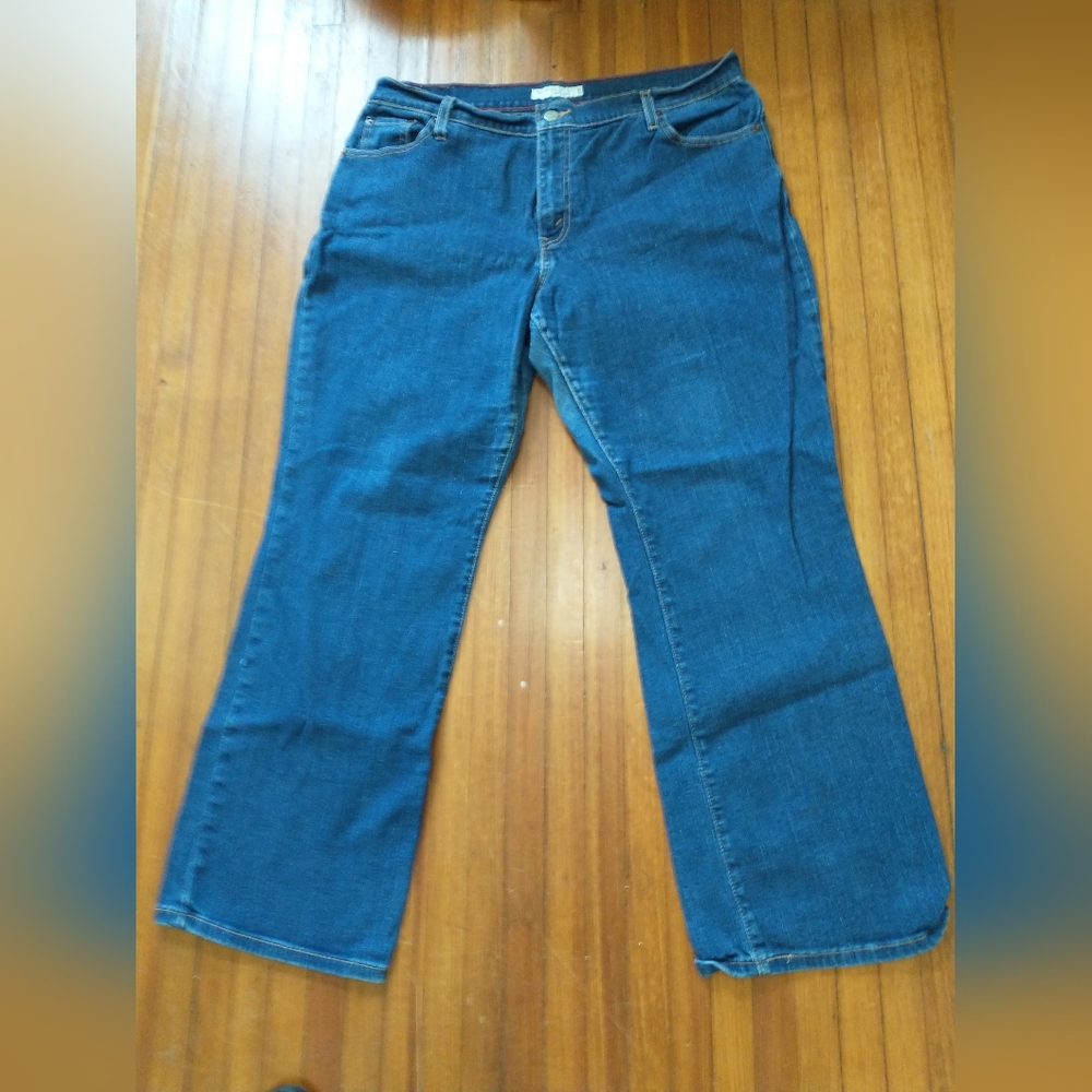 Levi's Size 16 Short Relaxed Boot Cut Jeans